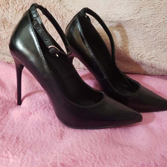 Liliana Stilettos - Picture 2 of 5